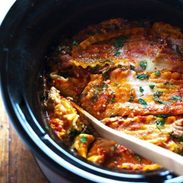 Super Easy Skinny Veggie Crockpot Lasagna - a handful of simple ingredients for a healthy family dinner. | https://smart-slim.today